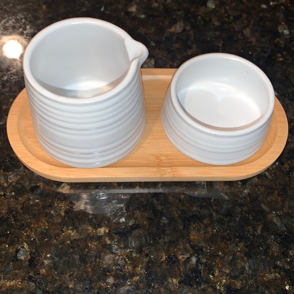 Nespresso stoneware sugar bowl and milk serving set